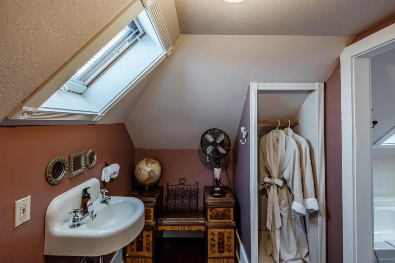 MaMere's Guest House Monmouth Extérieur photo