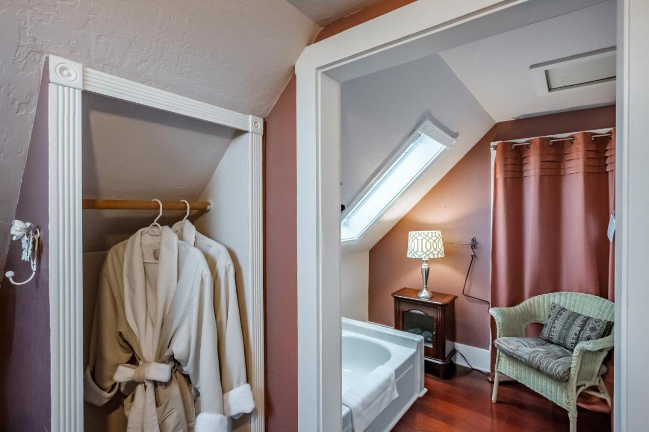 MaMere's Guest House Monmouth Extérieur photo