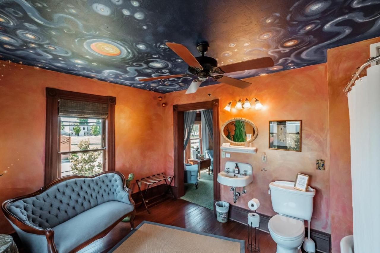 MaMere's Guest House Monmouth Extérieur photo