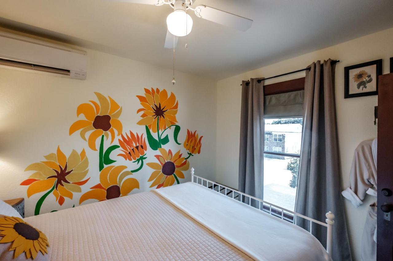 MaMere's Guest House Monmouth Extérieur photo