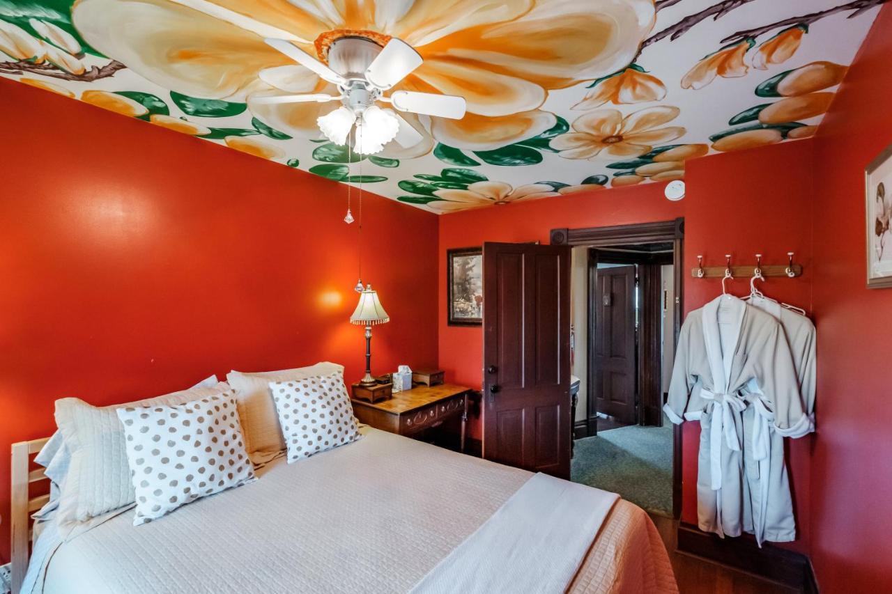 MaMere's Guest House Monmouth Extérieur photo