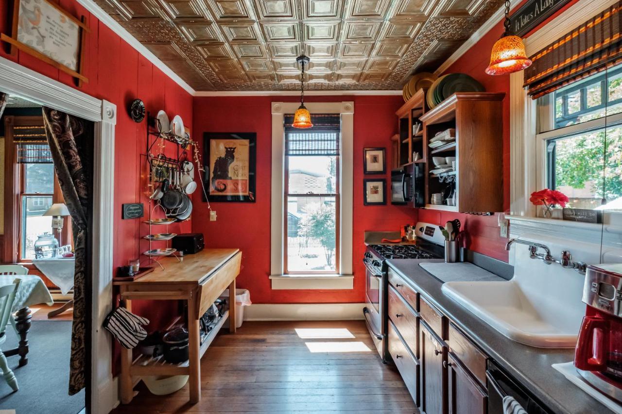 MaMere's Guest House Monmouth Extérieur photo