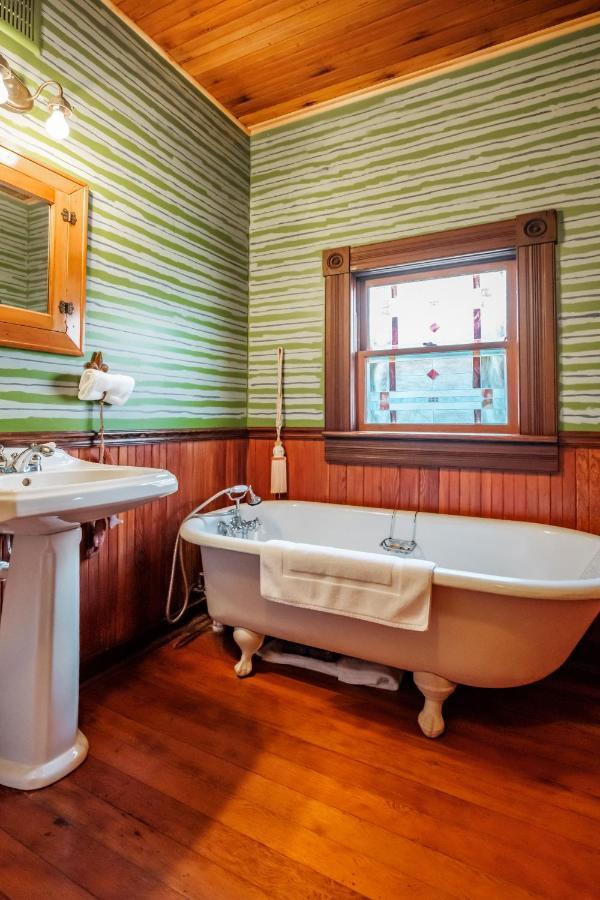 MaMere's Guest House Monmouth Extérieur photo